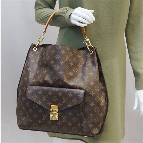 louis vuitton bag hobo.